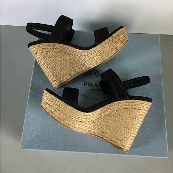 PRADA - Picture 4 of 16